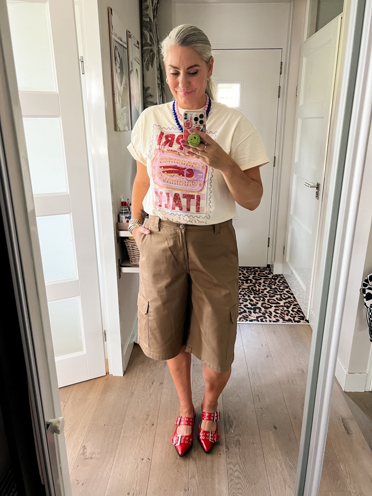 Ootd - Sunday. Kaki cargo bermuda shorts (Bershka, 42), butter yellow printed t-shirt (https://most-wanted-nl.mtpc.se/5445069), glass bead necklace and scorpio necklace, red patent Mary Jane shoes. 



#LTKeurope #LTKsummer #LTKnederlands