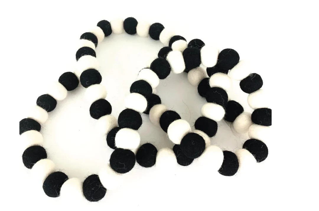 Halloween Black & White Felt Ball Garland Decor - Etsy | Etsy (US)