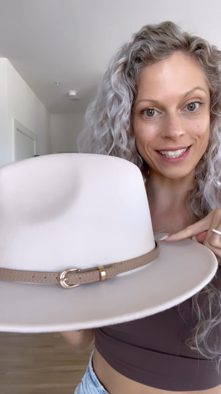 My favorite hat for Fall from Amazon 

#LTKunder50 #LTKunder100 #LTKSeasonal