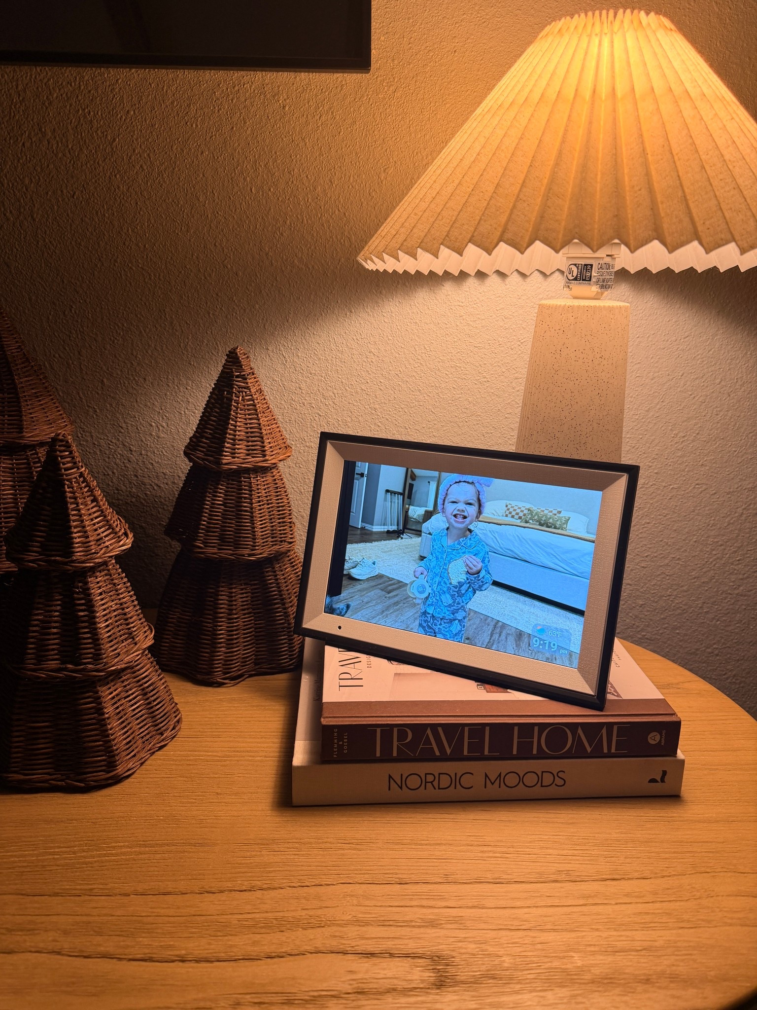 Gift idea unique gifts digital photo frame affordable gift for parents and grandparents 

#LTKHoliday #LTKFindsUnder100 #LTKGiftGuide