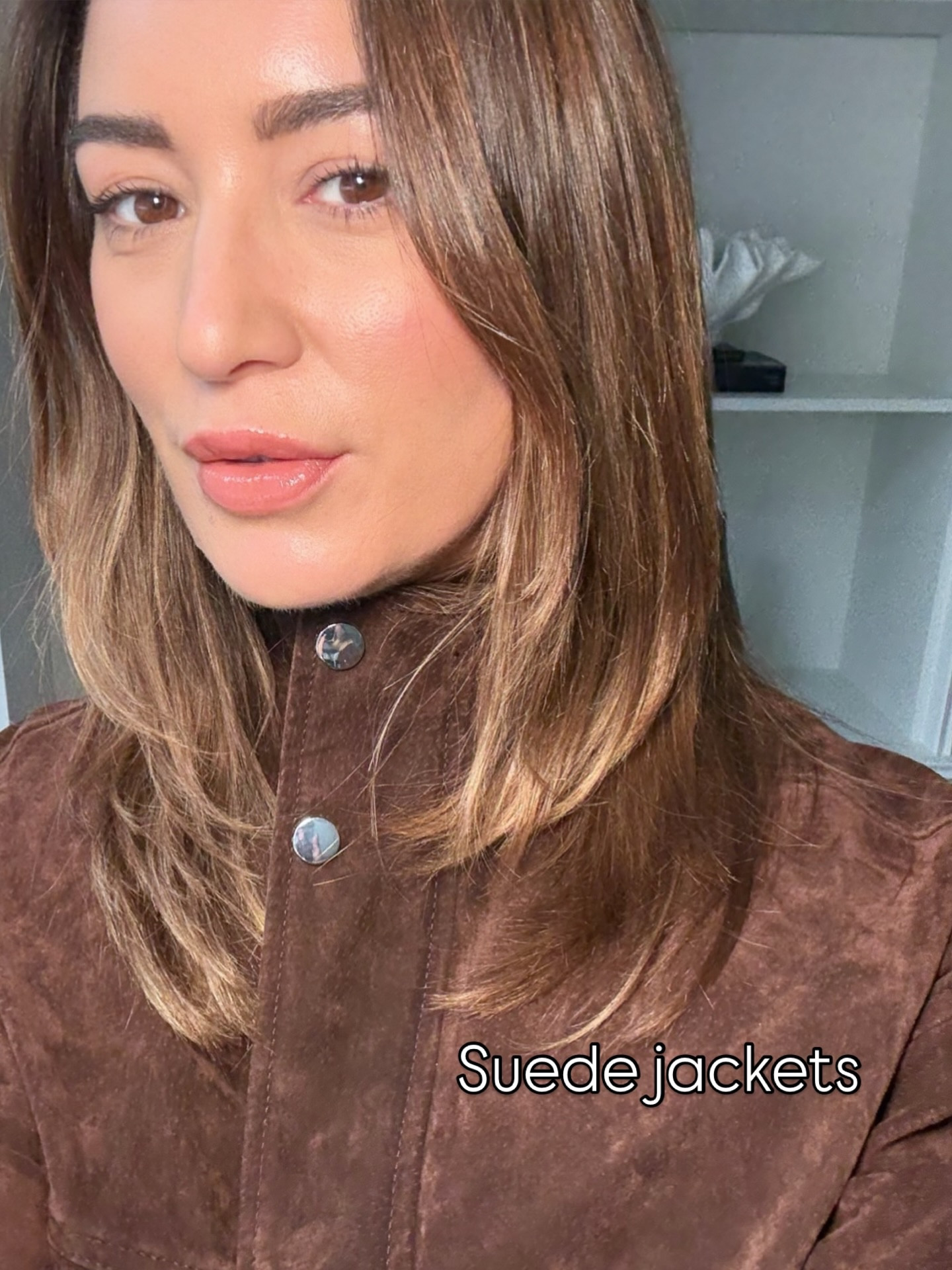 A style series ~ The jacket obsession continues…if you suit browns this @zara jacket is a great purchase. It’s featured in every other photo on the grid! 
Only follow a trend if it fits your style, not because it’s ‘in’. Boho ruffles aren’t a key look for me but mixing them in with the toughness of the suede jacket works for me. 
Do you have a favourite AW trend? Share it below. 

Personal stylist - fashion stylist - autumn winter fashion - styles my me - autumn inspo - outfit inspo - highstreet style