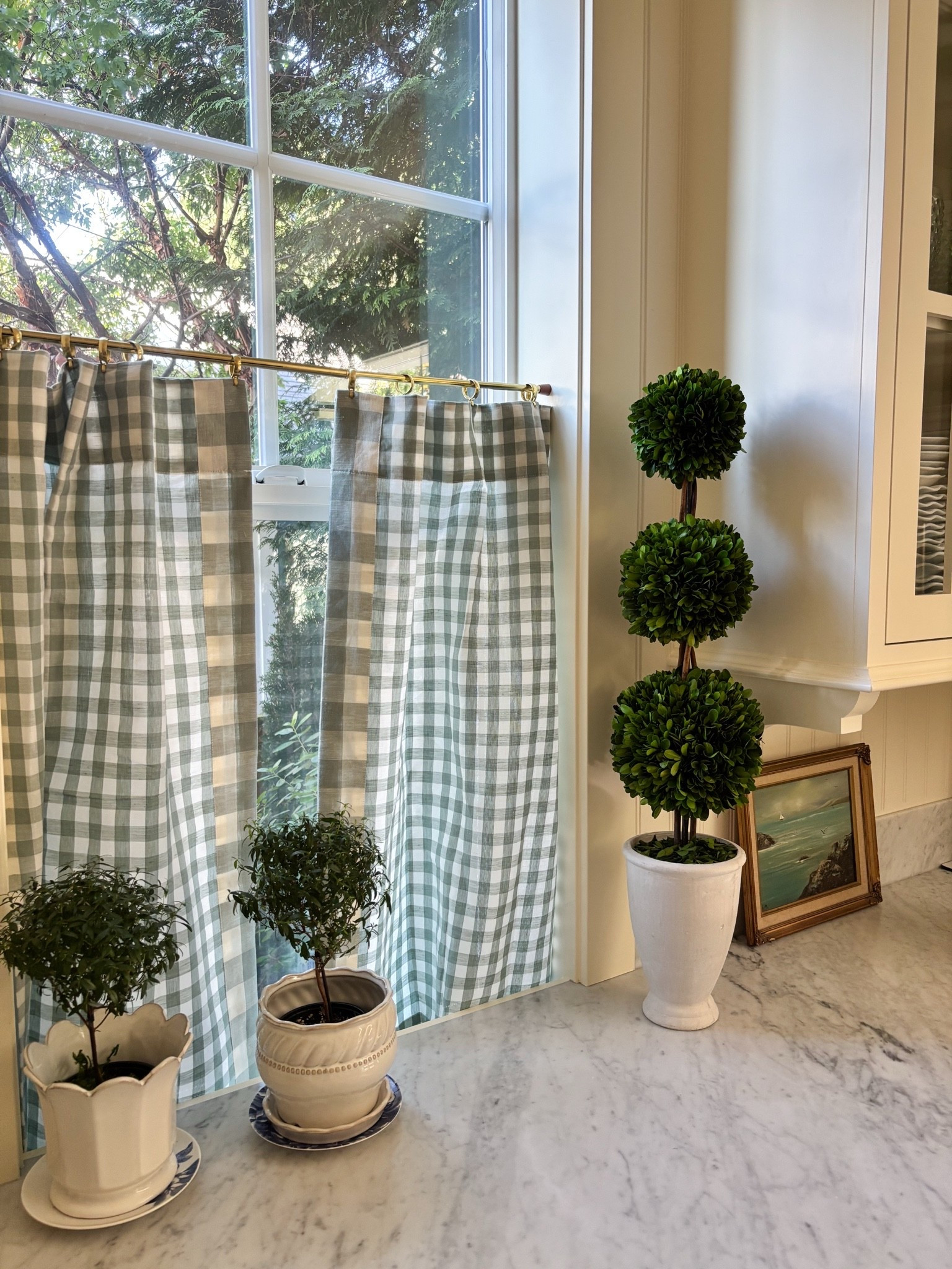 Smitten with my new gingham cafe curtains 😍 and so tempted by the duck ones too 🙊 if only I could change out my cafe curtains weekly 😆

#LTKHome #LTKSeasonal #LTKdayinmylife