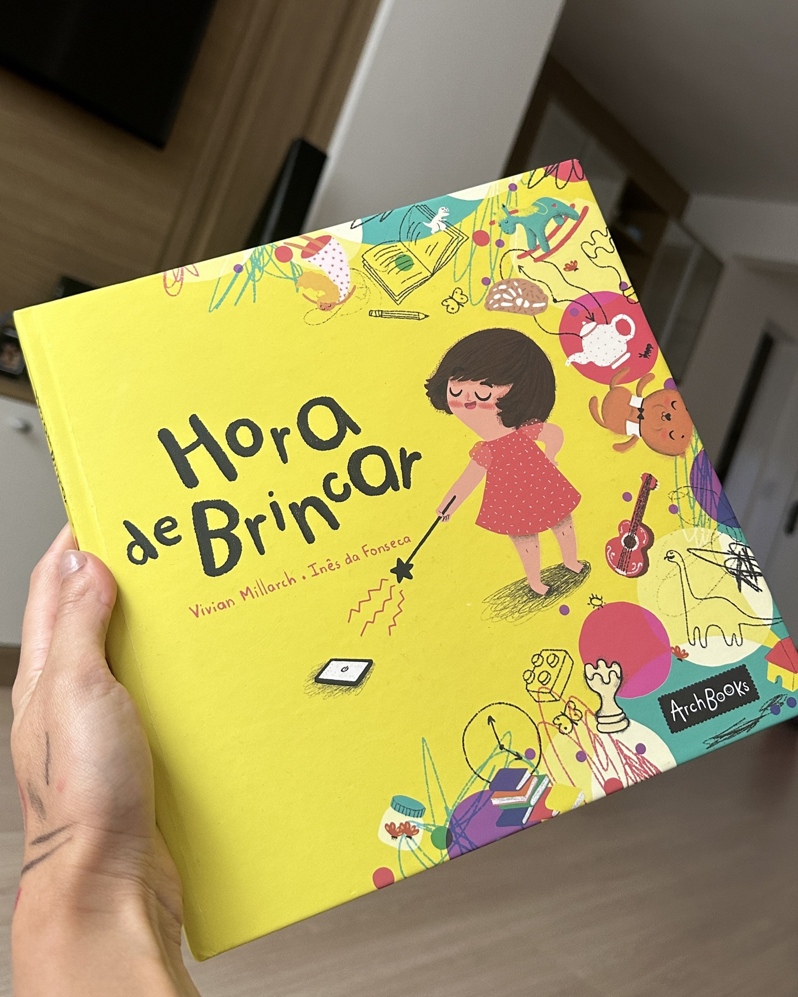 Livro muito bom e importante pra ler com os pequenos que estão preferendo as telas … uma história cheia de amor e alertas bons 🙏🏻 #livroinfantil #maternidade #filhos 

#LTKfamily #LTKbrasil #LTKkids