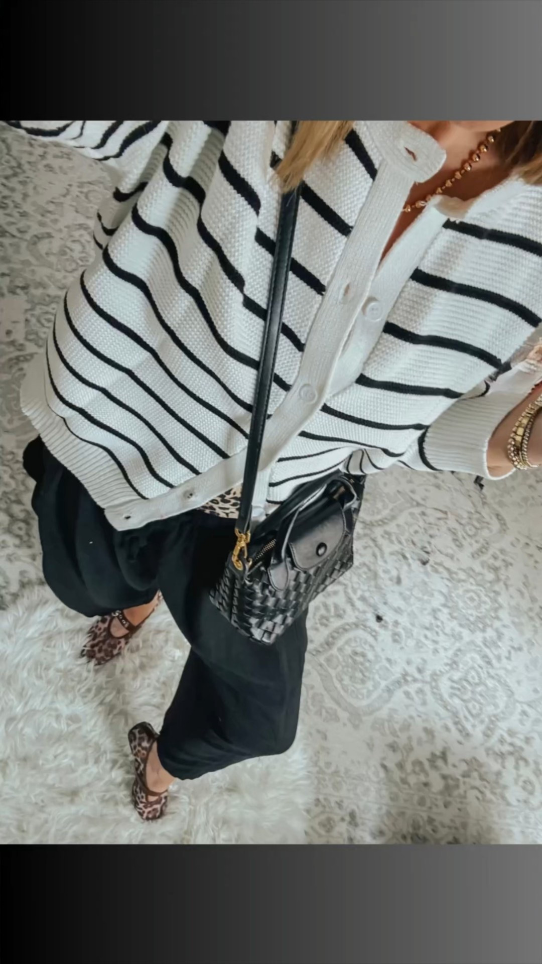 The comfiest pants that are perfect for the warmer weather ahead. If you don't love wearing shorts, these are were made for you!
#amazonfashion #springoutfit
Amazon fashion find, how to style, summer pants, comfy chic, comfy outfit, easy outfit, comfy style, laid back casual, travel outfit, style over 40, teacher outfit, Amazon must have