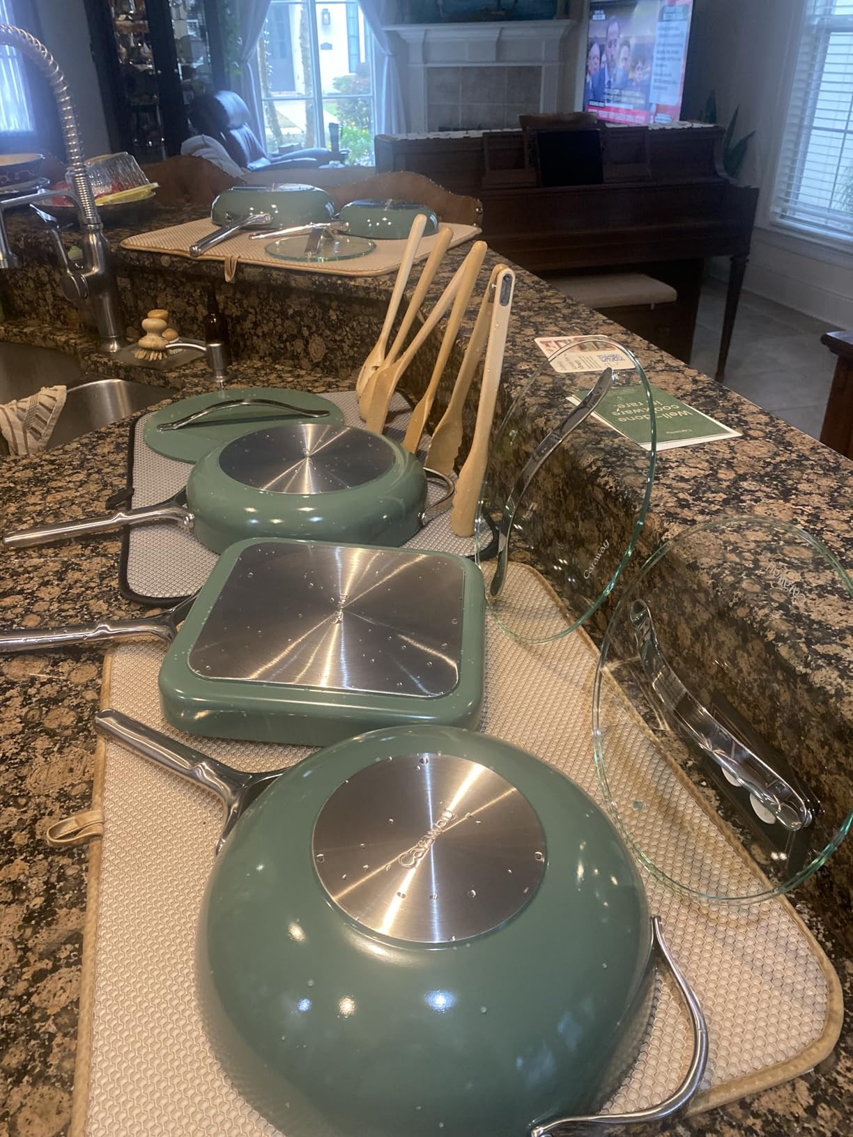 Caraway Wooden Utensil Set - 5 Piece Cooking Utensil Set - Spoon, Server, Scraper, Spatula, & Ton... | Amazon (US)