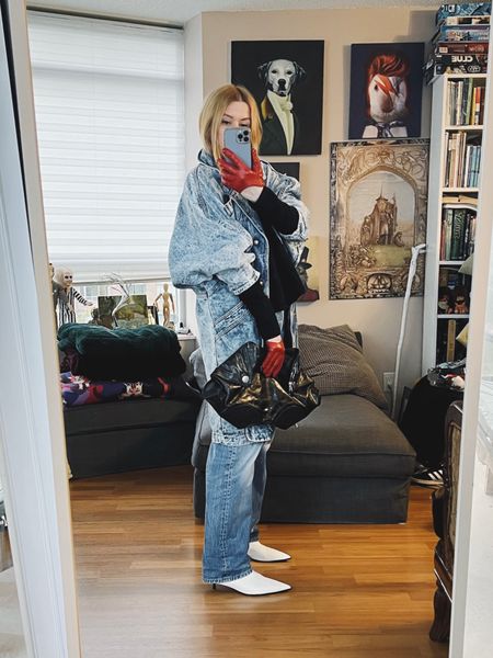 An 80s vibe today.
Jeans, jacket, and clutch all vintage/secondhand.
Style tip: mix different decades. Today I have pieces from the 80s, 90s, 00s, and modern.

•
.  #falllook  #torontostylist #StyleOver40  #secondhandFind #fashionstylist #slowfashion #FashionOver40  #80svibe #80sfashion #80sstyle # #MumStyle #genX #genXStyle #shopSecondhand #genXInfluencer #WhoWhatWearing #genXblogger #secondhandDesigner #Over40Style #40PlusStyle #Stylish40


#LTKSeasonal #LTKstyletip #LTKover40