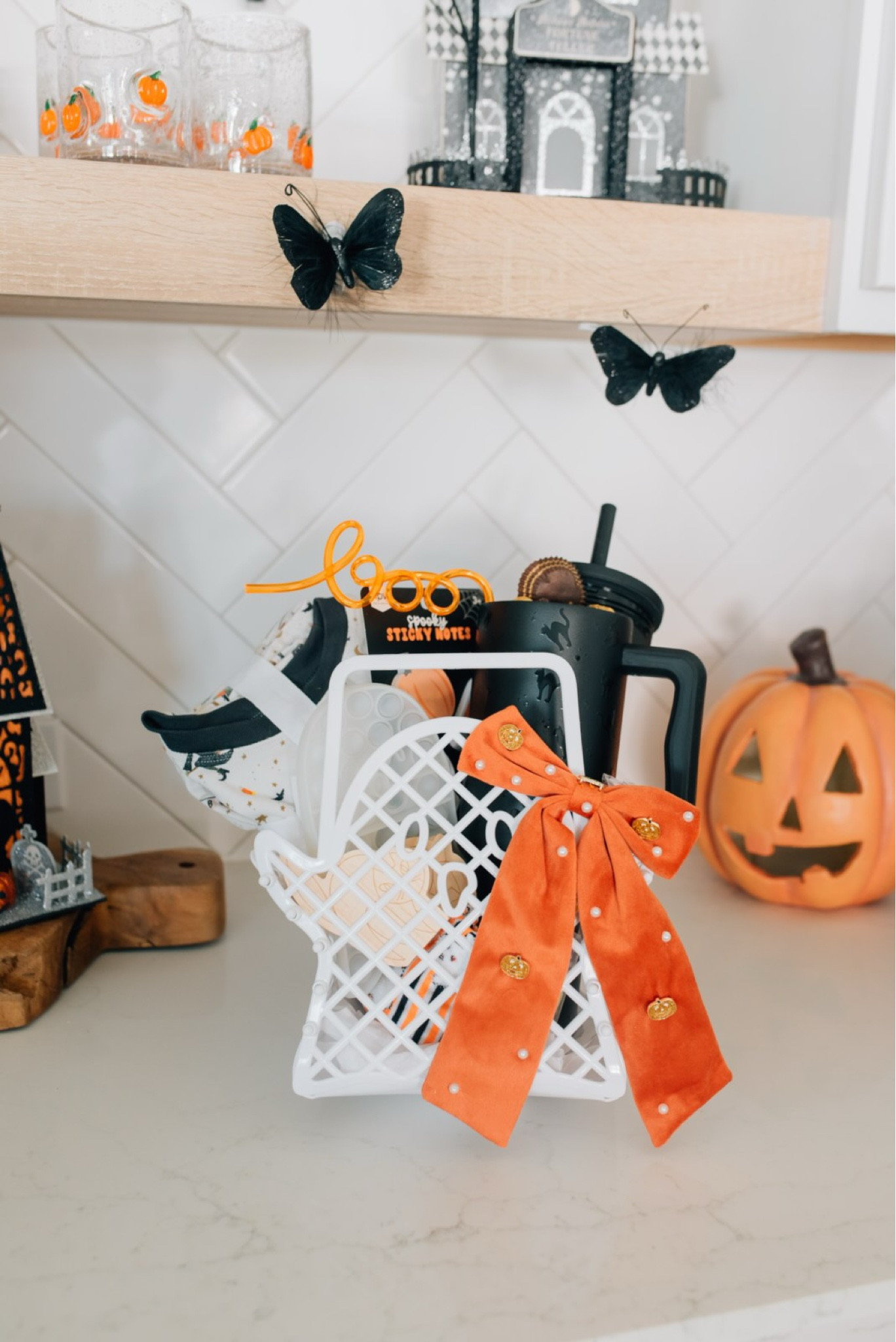 Simple modern Halloween tumbler gift basket

#LTKGiftGuide #LTKHalloween #LTKHoliday