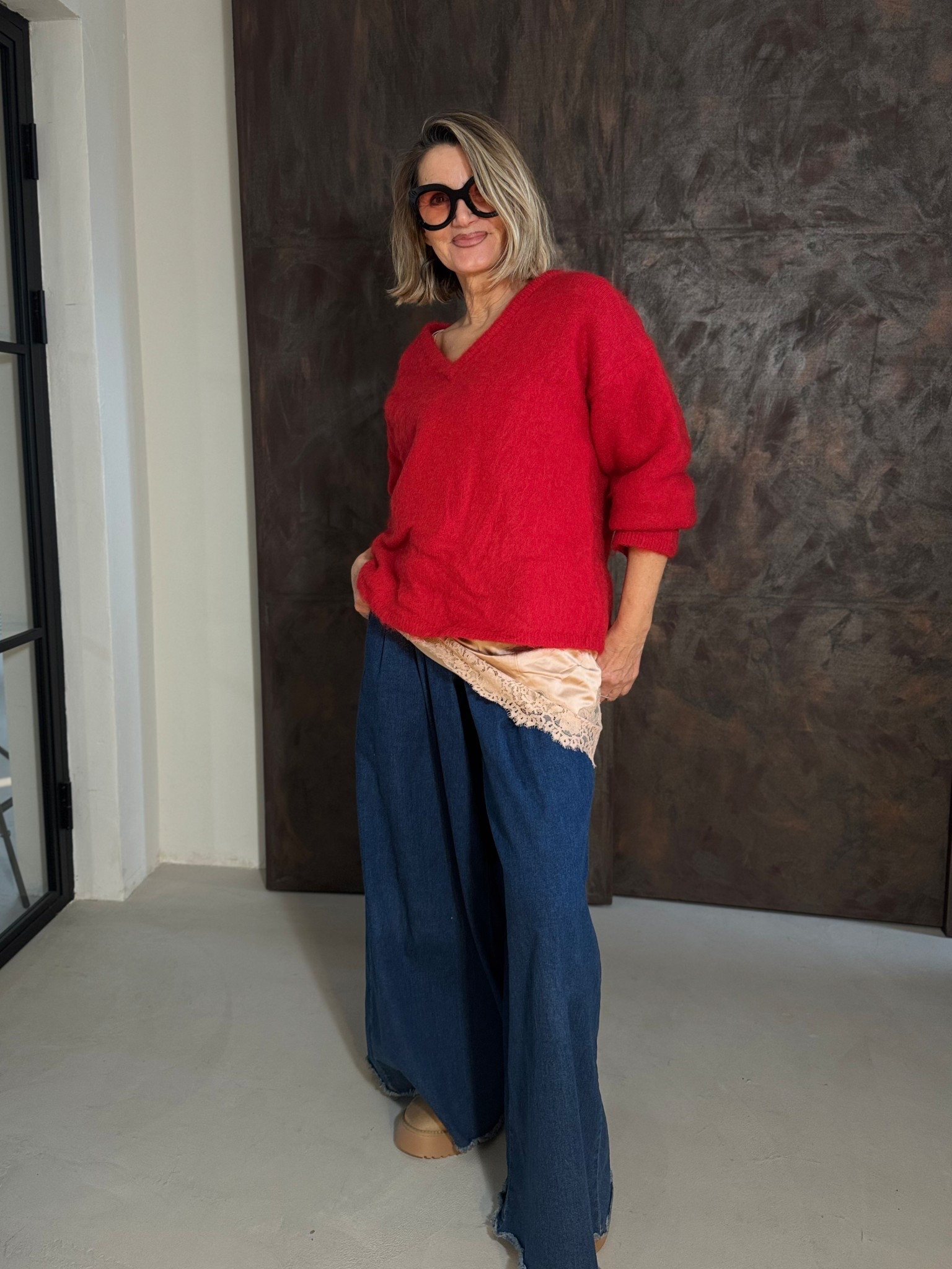 Rot ♥️ Energie und Leidenschaft 😄 als Farbtupfer perfekt für trübe Tage

Mein OOTD

#LTKstyletip #LTKsale #LTKwinter