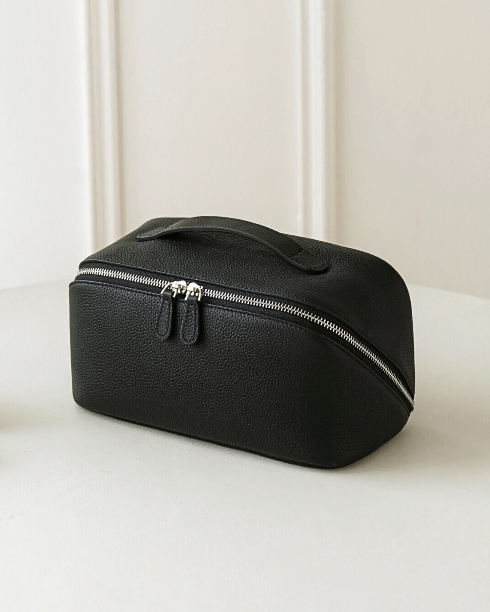 LayFlat Vanity Bag Onyx Jet | PEACHMIND