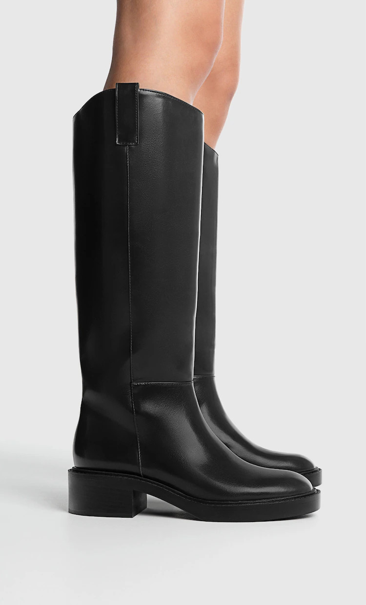 Flat equestrian-style boots - Women's All | Stradivarius United Kingdom | Stradivarius (UK)