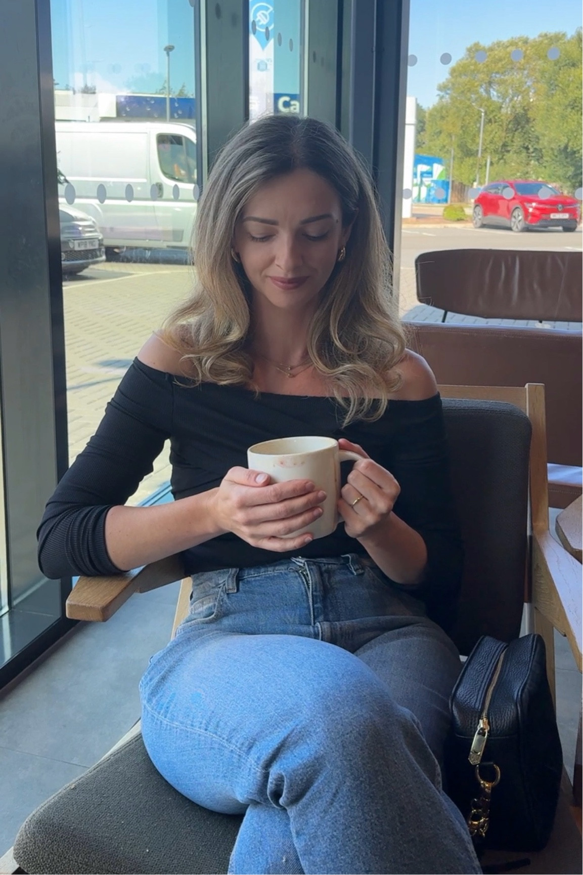 Black & jeans Autumn outfit UK / Capsule wardrobe / Handbag Fairfax & Favor

#LTKeurope #LTKautumn