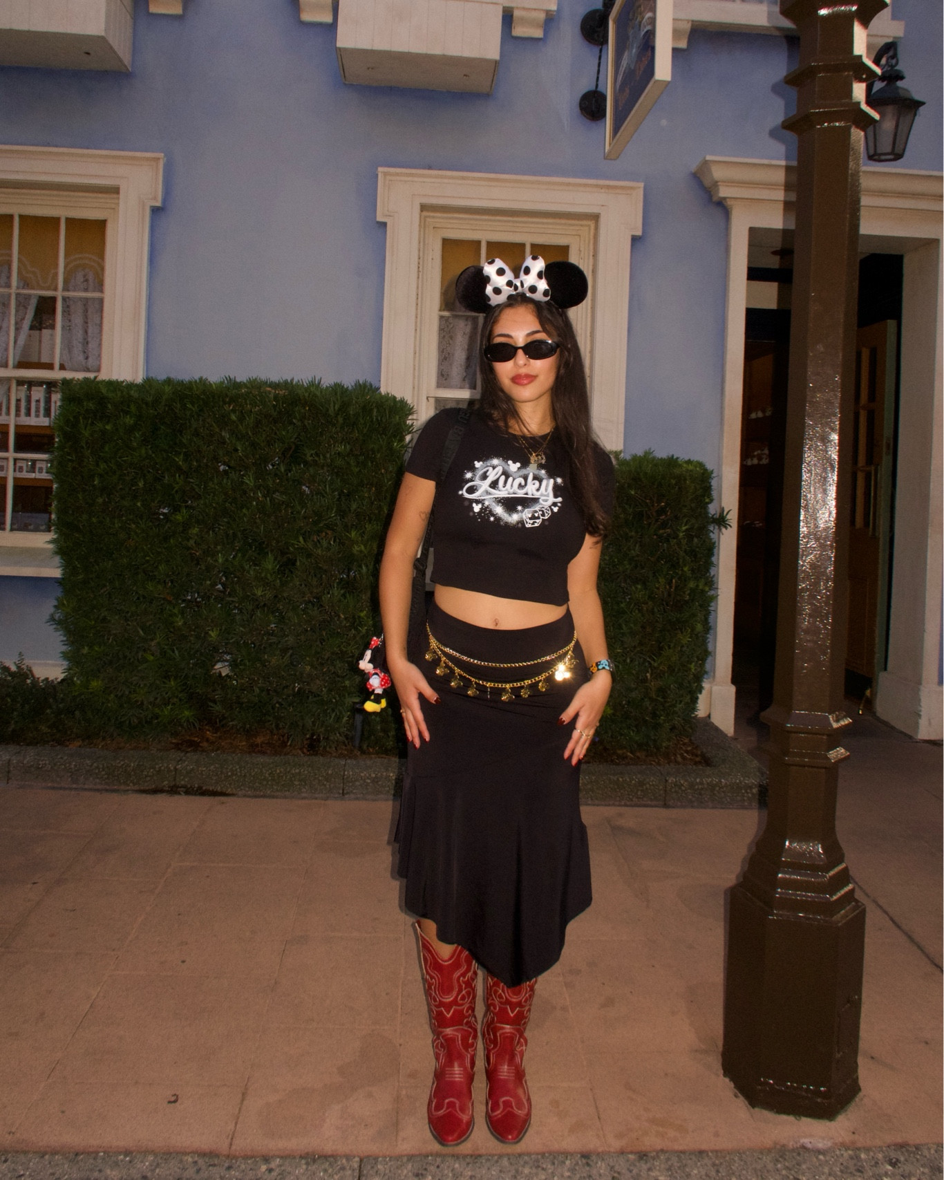 Lucky Disney outfit 🎲🖤
Shirt is from lvckymouse on ig
Belt is from shop.kachowvintage on ig