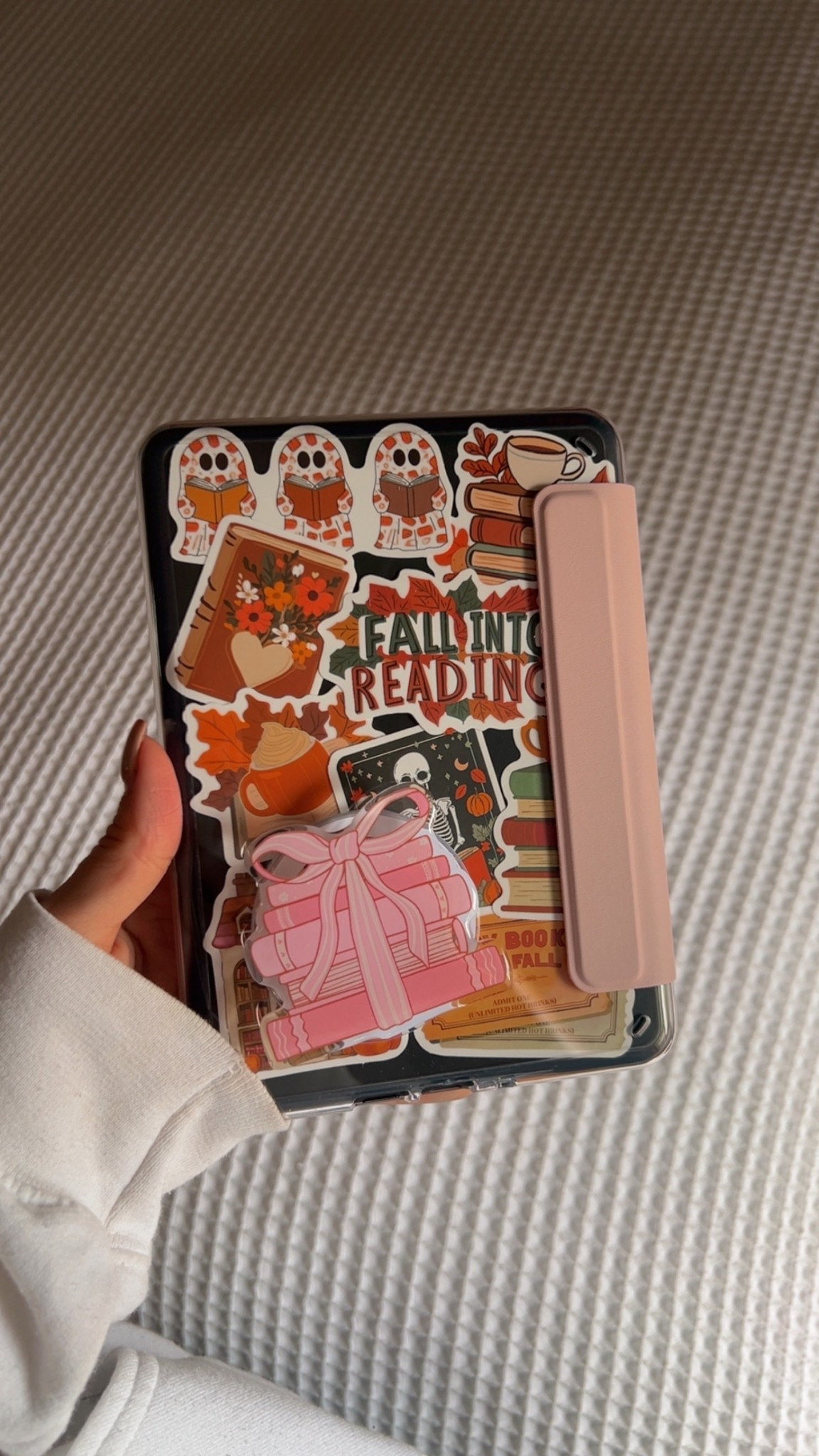 everything on my kindle! 

#LTKFindsUnder100 #LTKTravel #LTKSaleAlert