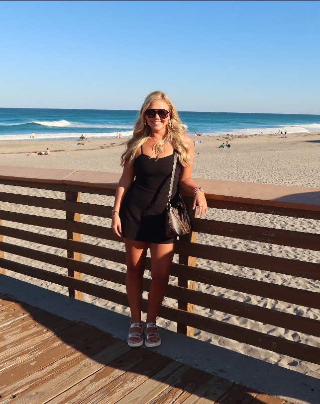 Probably my favorite high end athletic dress! I’m wearing a medium
I’m 5’3, size 4-6, 135 lbs

Alo