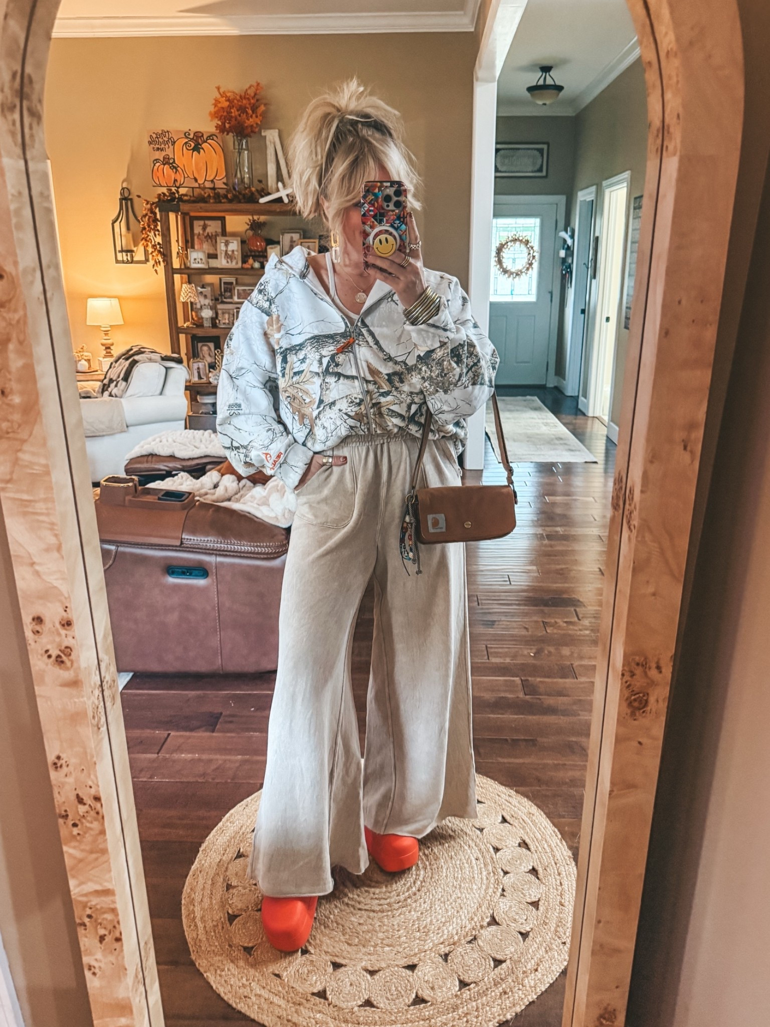 My sushi fit 
Pants @threebirdnest I’m in a medium 
Tank underneath sweatshirt is a M/L
Zip up hoodie is a medium 
I size down in crocs