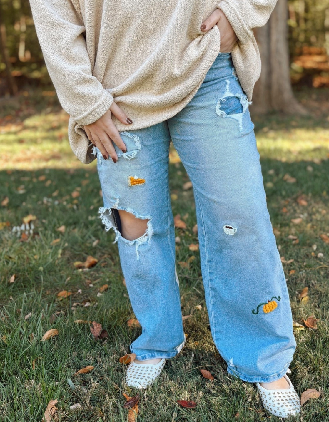 Hand embroidery to give an old pair of jeans a fall makeover 🍂👖☕️

#LTKPetite #LTKFindsUnder50 #LTKSeasonal