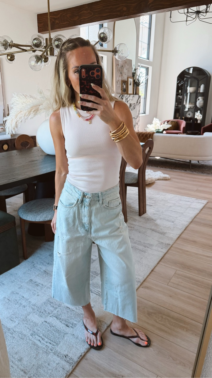 Loving these cropped jeans from Zara!

#LTKgrwm #LTKootd