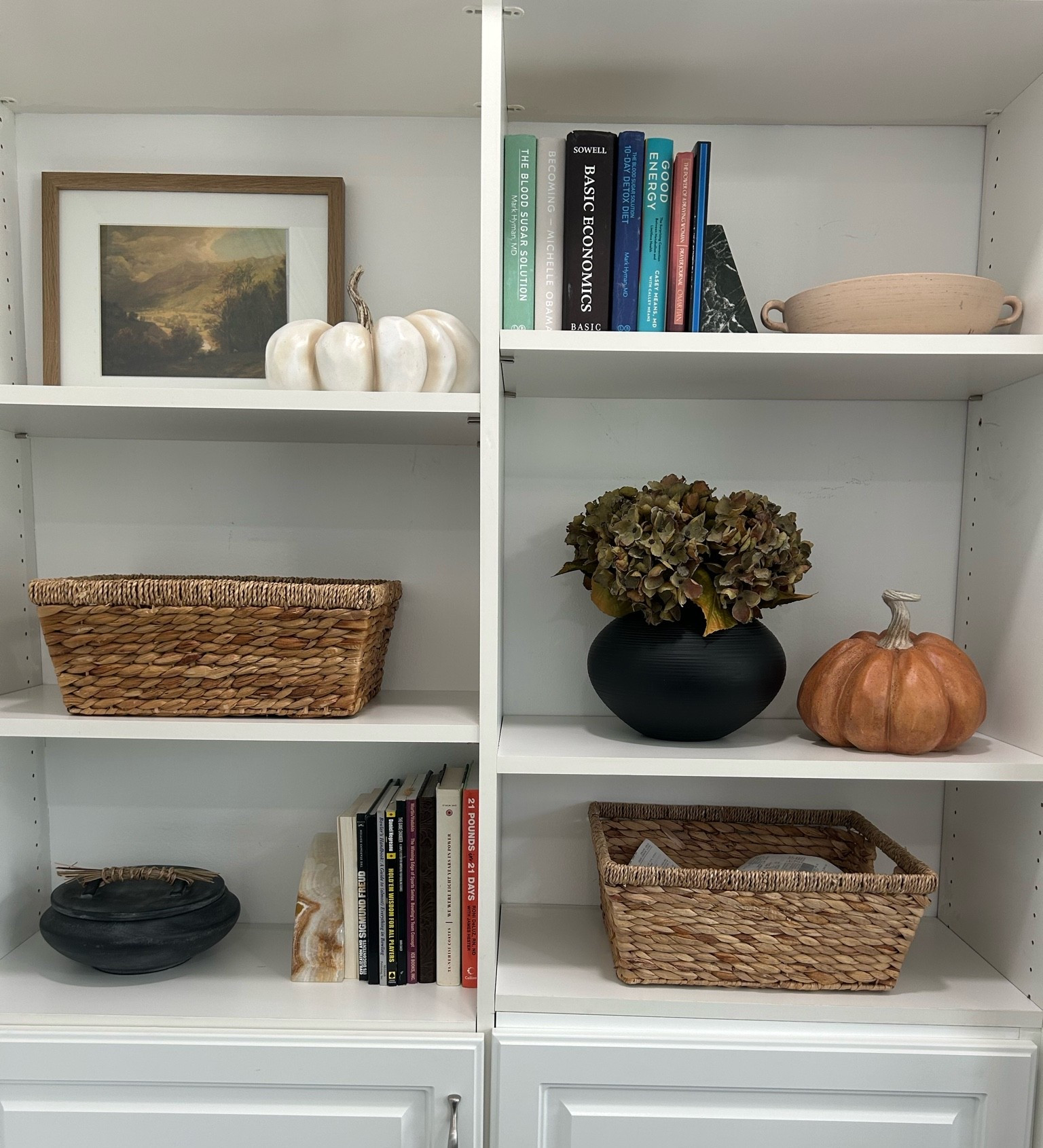 Fall 2026 bookcase

#LTKSeasonal #LTKHome