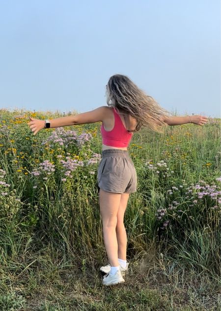 Todays hiking outfit, kind of obsessed with this top from lululemon. I mean the color lip gloss is so good 😍


 

#LTKstyletip #LTKtravel #LTKFitness