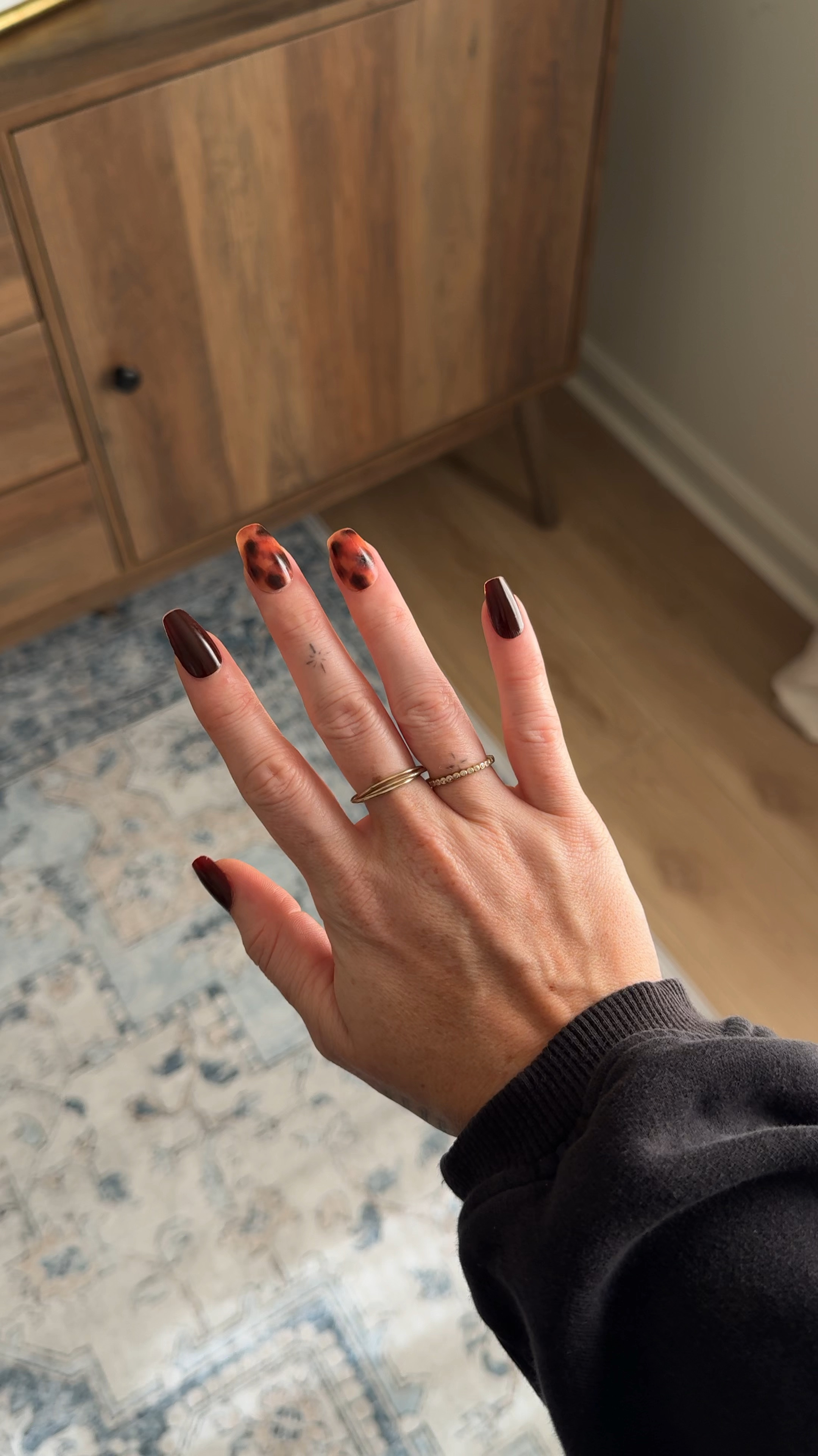 the cutest press on nails for fall! Love the tortoise accent (I trimmed mine to square to be shorter!)

#LTKHoliday #LTKBeauty #LTKSeasonal