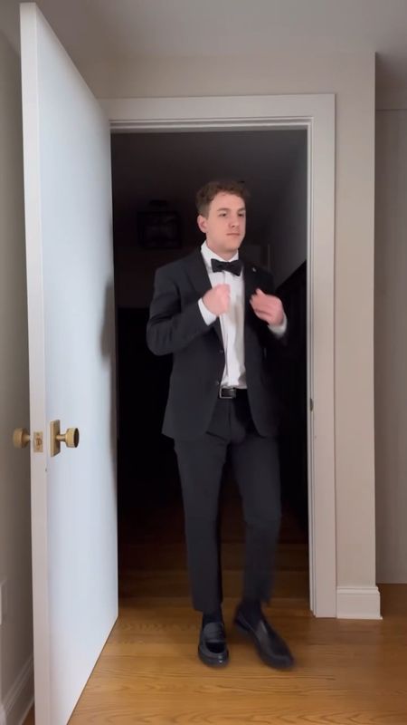 Alex’s outfits - men’s suits - men’s wedding guest looks
wearing size normal large / 32