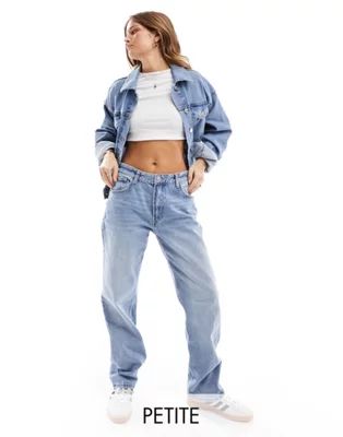 Bershka Petite – Gerade geschnittene Jeans in mittlerer Waschung | ASOS (Global)