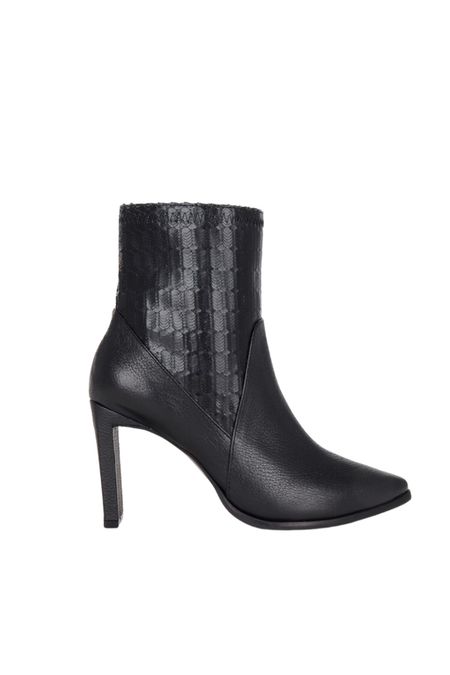 Weekly Favorites- Bootie Roundup - November 3, 2022 #boots #fashion #shoes #booties #heels #heeledboots #fallfashion #winterfashion #fashion #style #heels #leather #ootd #highheels #leatherboots #blackboots #shoeaddict #womensshoes #fallashoes #wintershoes #black #blackleatherboots

#LTKSeasonal #LTKstyletip #LTKshoecrush