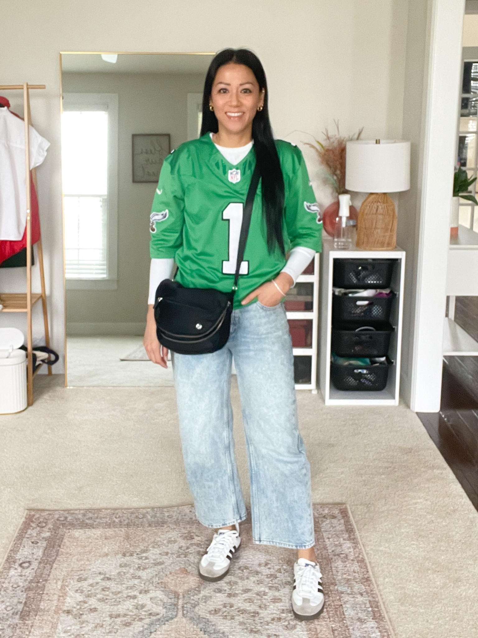 Size small long sleeve tee
Size 25 jeans
Sized down 1/2 in sneakers
Size small jersey


#LTKSaleAlert #LTKStyleTip #LTKFindsUnder50