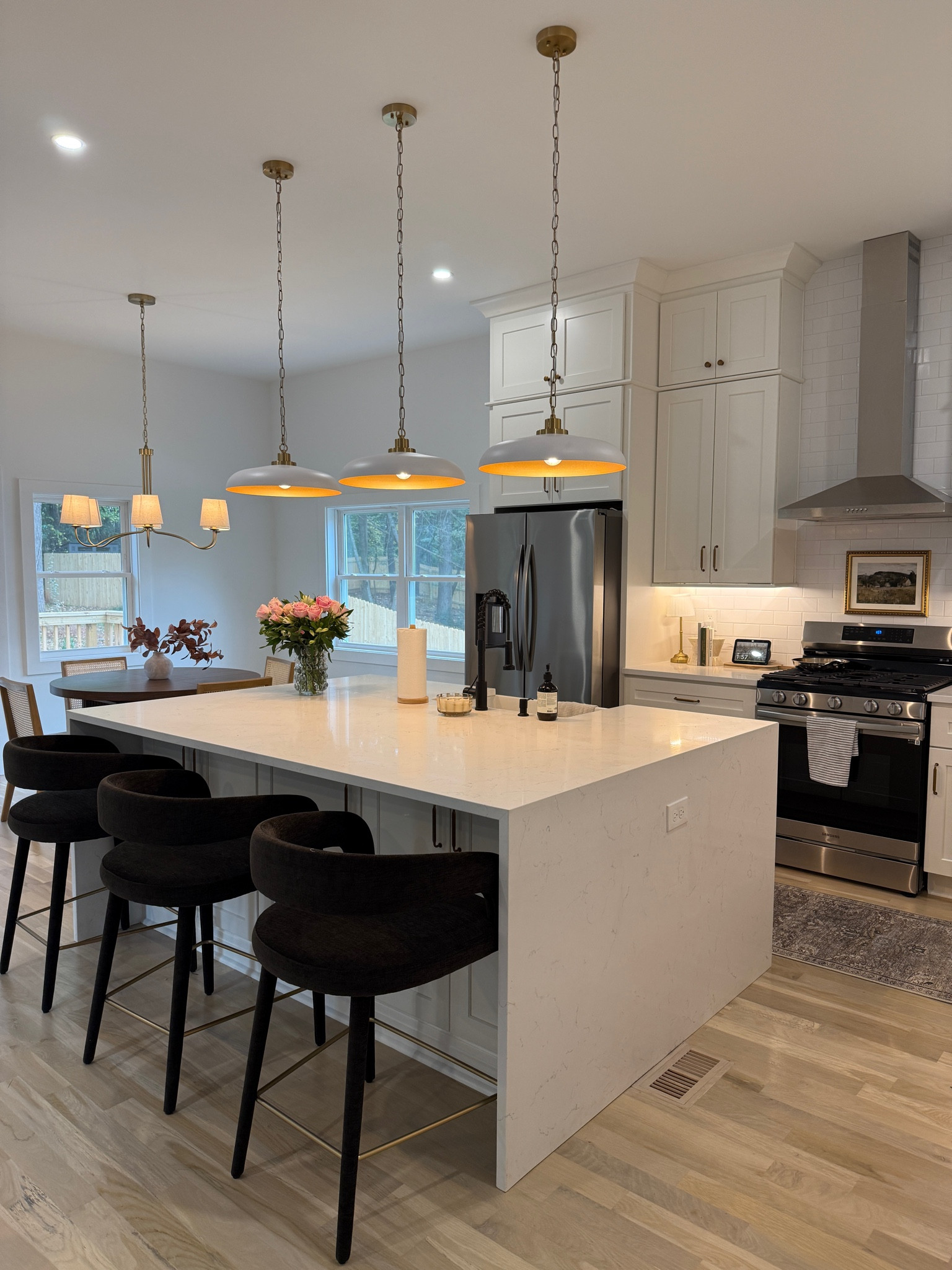 Kitchen pendant lights, bar stools, & decor