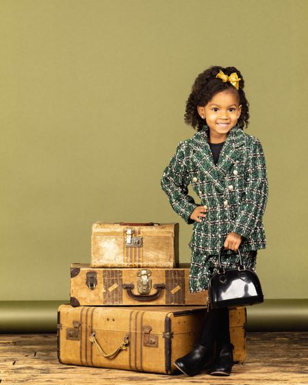 Winter plaid x green
#minitoddlerstyle
#blazerlooks
#toddlergirl