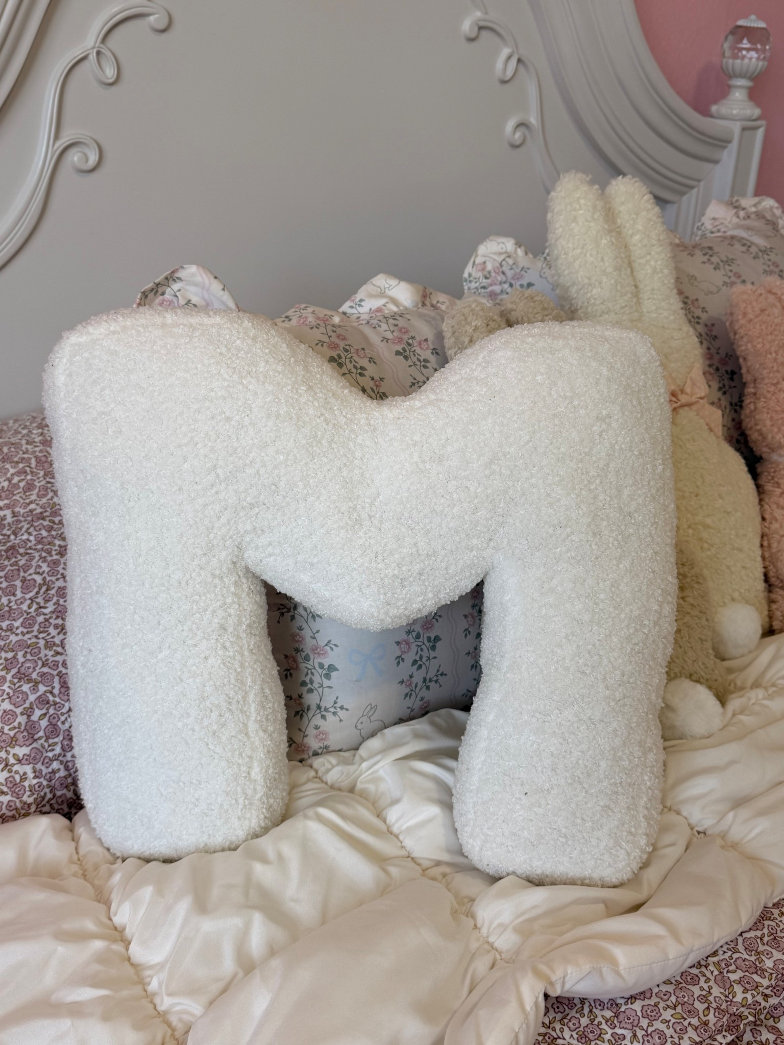 Almohada de letras para decorar tu cuarto ame la calidad. #almohada #room #LTKU

#LTKHome #LTKSeasonal #LTKmomlife