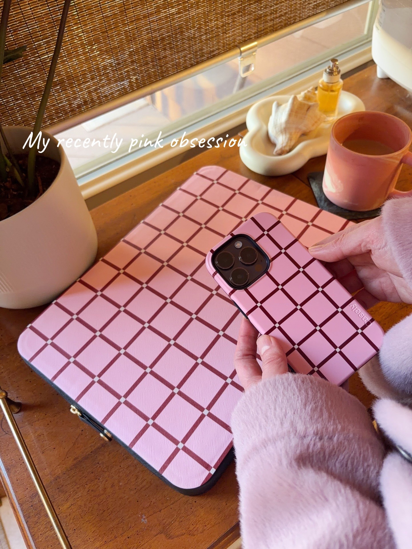 My new pink obsession🫶Got my new phone case match with my laptop storage case. @get.casely 

 #GetCasely #CaselyPartner #laptopcase #iphonecase #office 

#LTKdayinmylife #LTKHome #LTKTravel