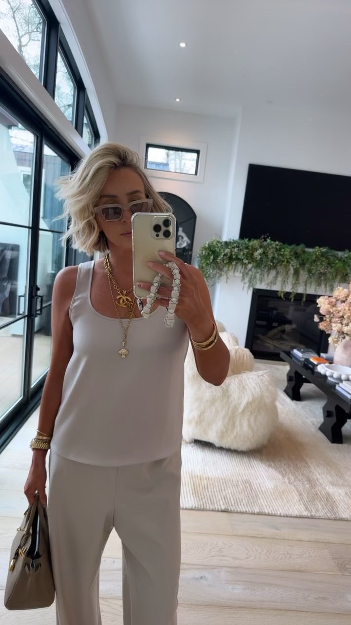 This new top and pants from Aritzia 🔥🔥🔥 wearing mediums 