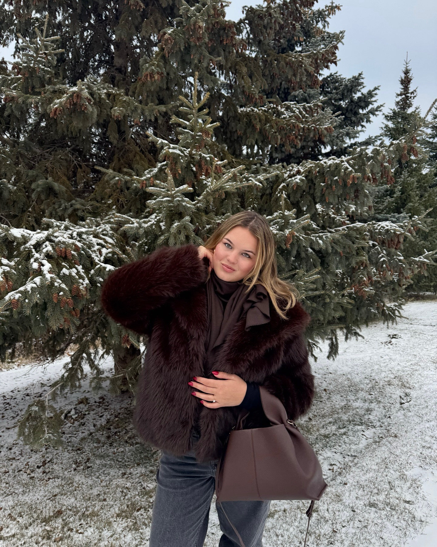 defrosting ❄️💌💁🏼‍♀️💕

#winter #sheisdefrosting #defrosting #fashion #winterfashion #girlygirl #furcoat #instagood #photooftheday #aesthetic #pinterest #russiandoll #winterarc #winteraesthetic #pinterestgirl #holidays #christmas #winterwonderland #winteroutfit
