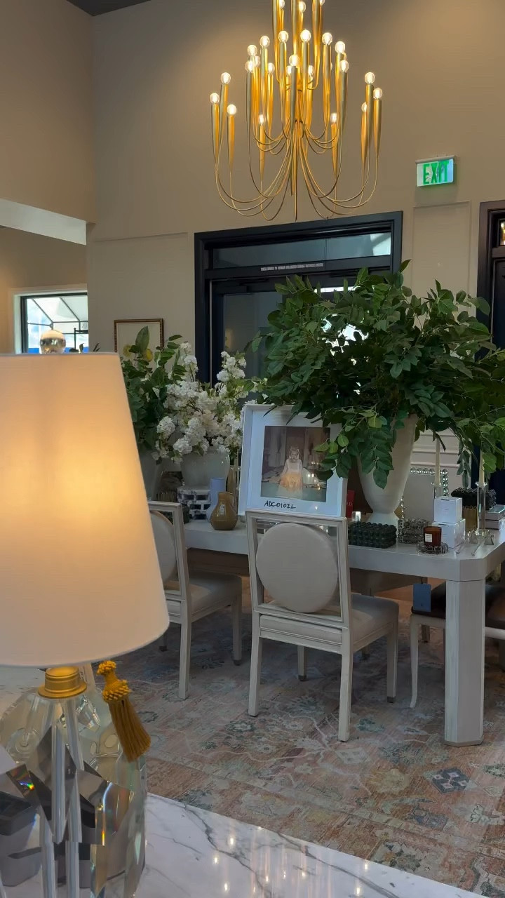 Spring is here in the @alicelanehome showroom🍃🐇🌼 Shop the newest collection to add life into your home! 🤍
.
.
.
.
 #homedecor #alicelanehome #style #interior #homedesign