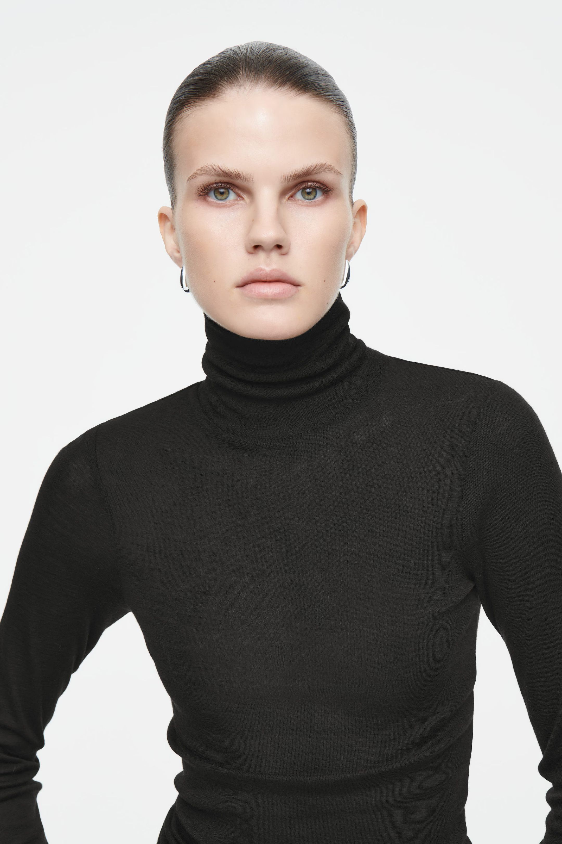 MERINO WOOL TURTLENECK TOP - BLACK | COS (EU)