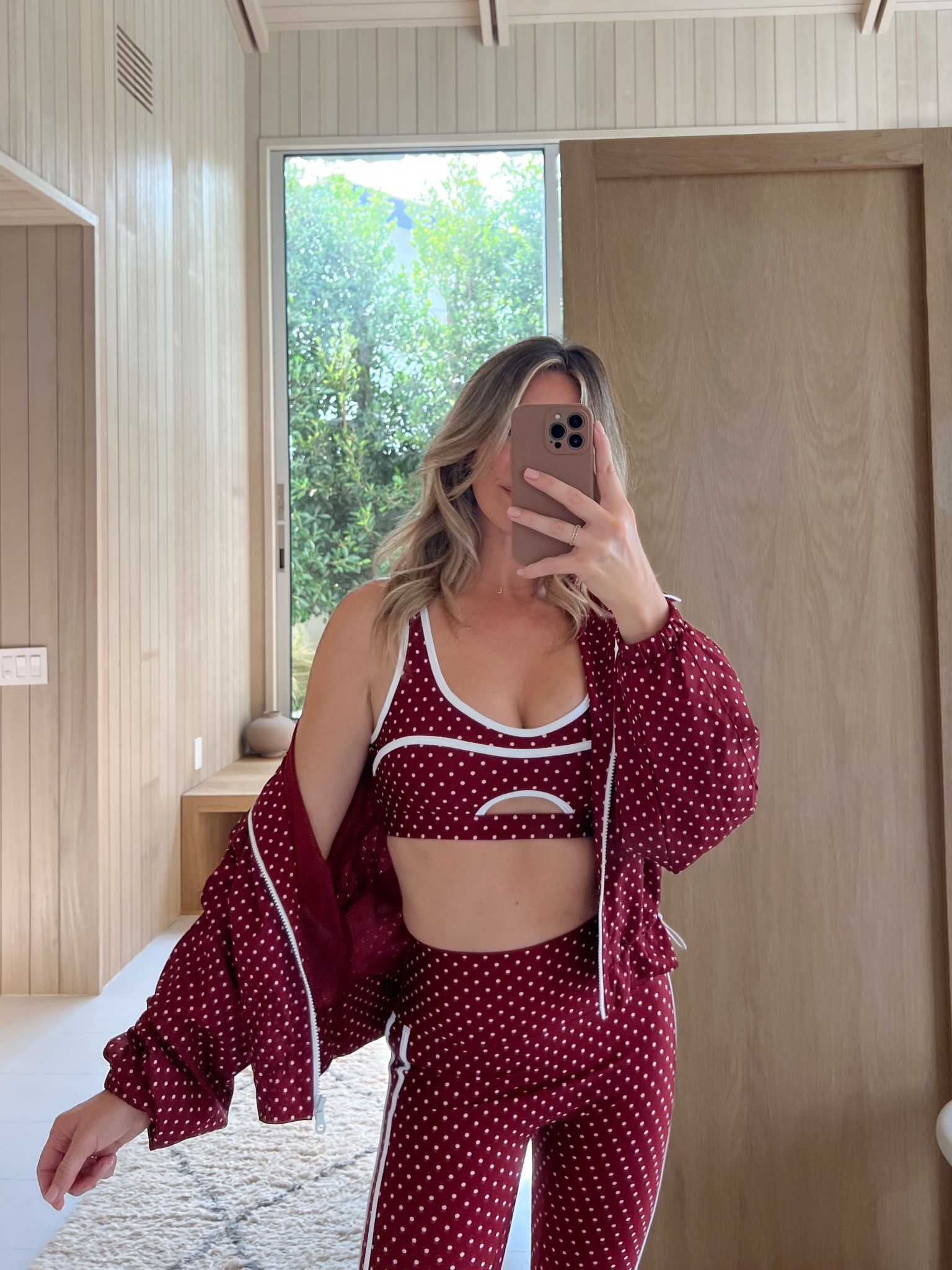 Size small Jacket. The set suns a little small so I’m wearing a medium. 