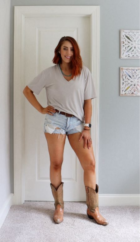 Kick up your boots with this cute country concert outfit that’s perfect for warmer weather! An oversized tee paired with these mom shorts from American eagle and don’t forget your cowboy boots! 🤠 this is also perfect for any festival!

#LTKFestival #LTKStyleTip