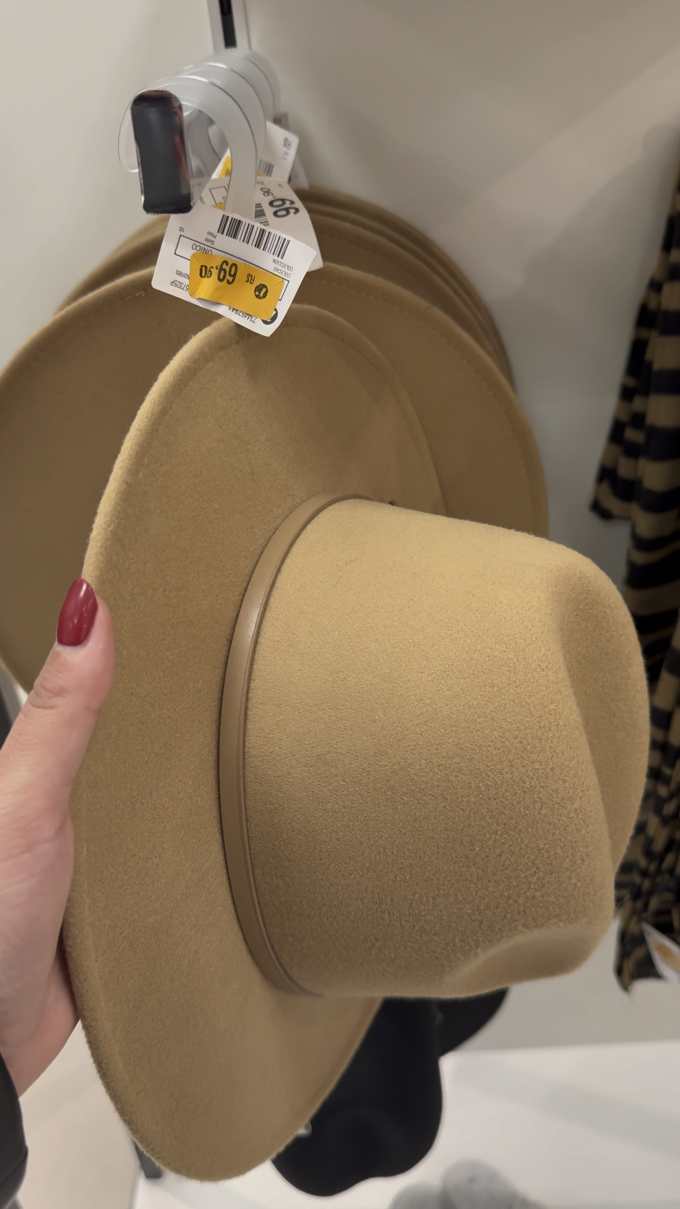 Chapéu em oferta na Renner

#LTKwinter #LTKbrasil