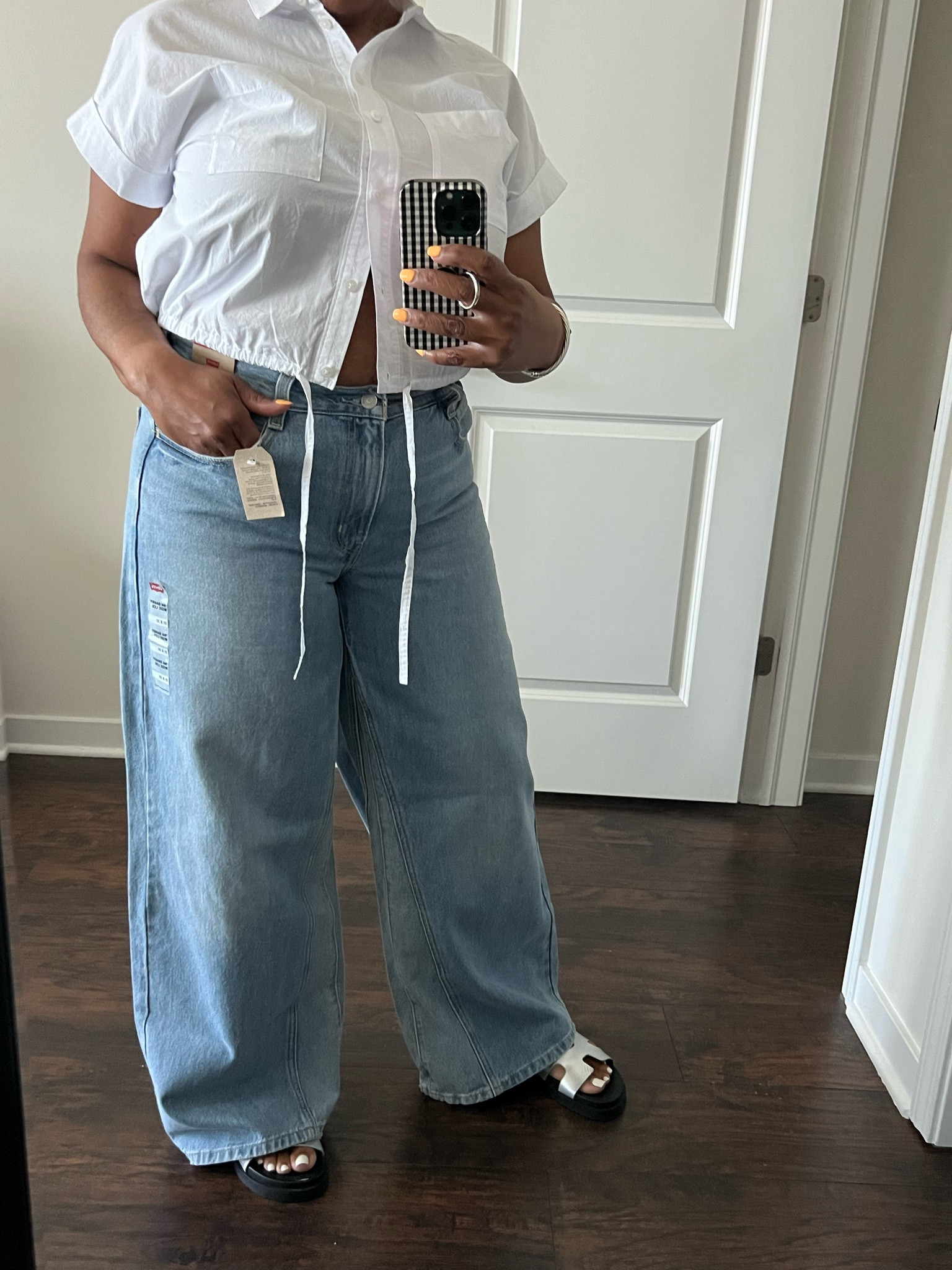 Wide-leg is the pant of the season. Levi’s is definitely still that brand!

#LTKFindsUnder100 #LTKU #LTKStyleTip