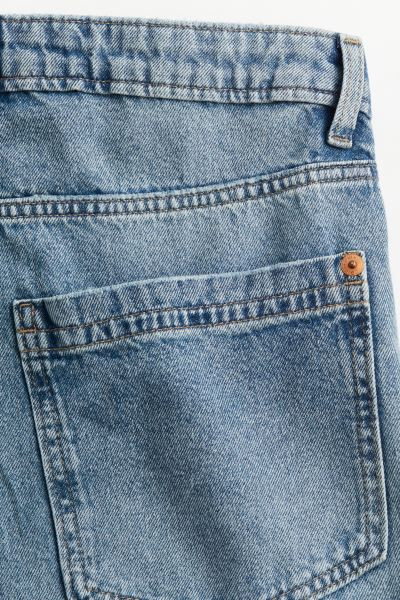 Low Denim shorts - Low waist - Knee length - Light denim blue - Ladies | H&M GB | H&M (UK, MY, IN, SG, PH, TW, HK)