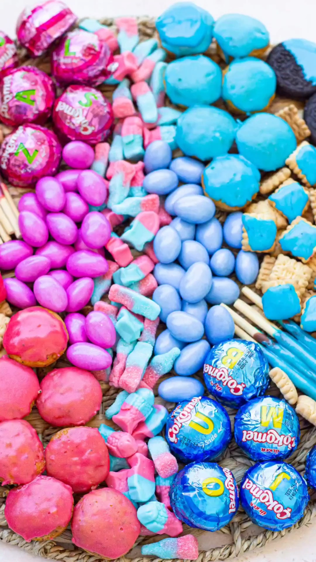 A feast for the eyes and tummy, this Baby Shower Charcuterie board is filled to the brim with pink and blue treats!

Get the full recipe 👇🏼
- https://foodpluswords.com/baby-shower-charcuterie-board/
- OR search “Food Plus Words Baby Shower Charcuterie Board” on Google

#LTKbump #LTKFind #LTKparties