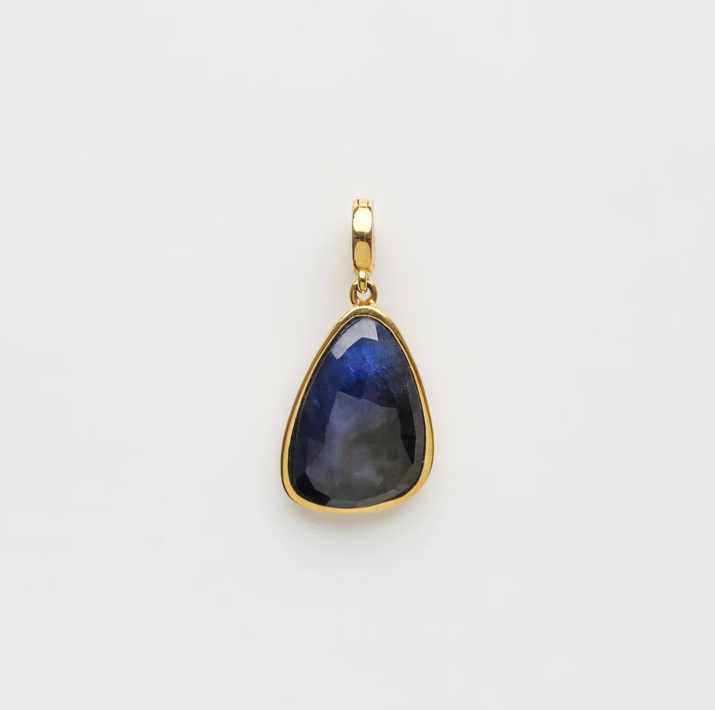 Louise Thompson Chapters Blue Sapphire Pendant | Carrie Elizabeth