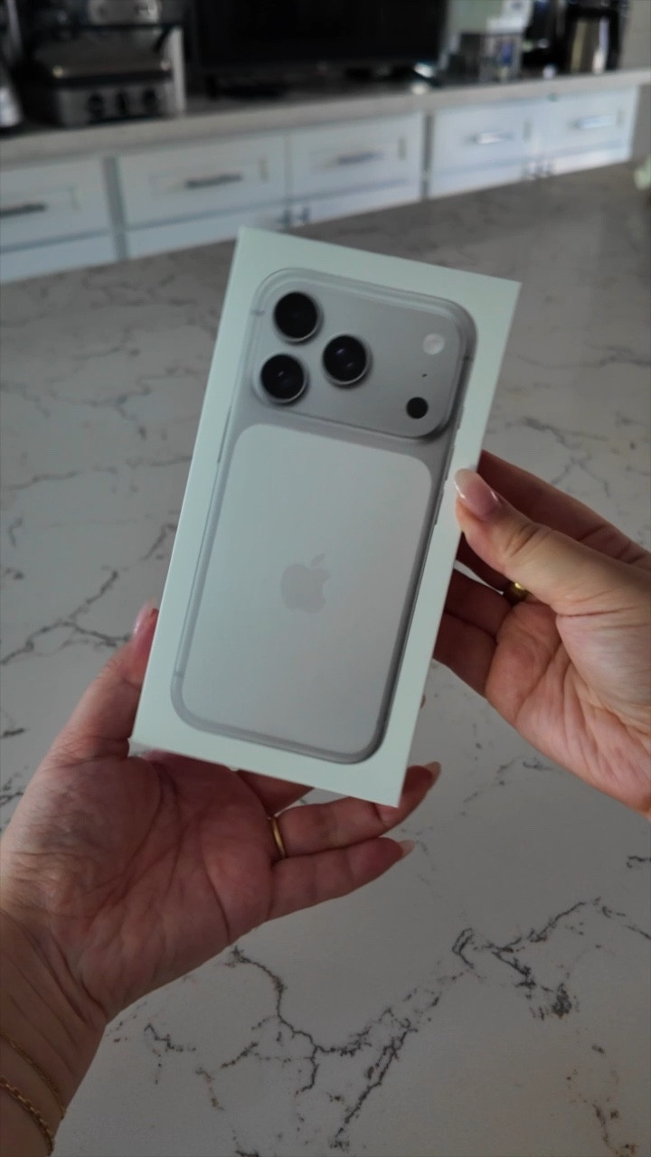 iPhone 17 Unboxing 🤍 got a temporary clear case for now and added a new MagSafe wallet tripod 🤎