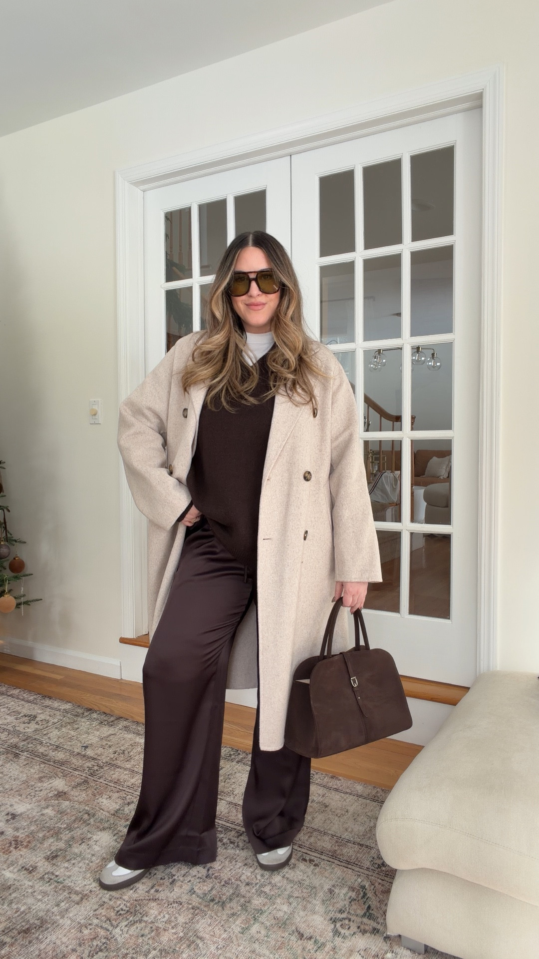 Simple winter fits…day 5! Love this oversized GAP v-neck. Stick tts!

Winter outfits, cozy outfits, monochrome outfit, Aritzia, satin pants 

#LTKootd #LTKHoliday