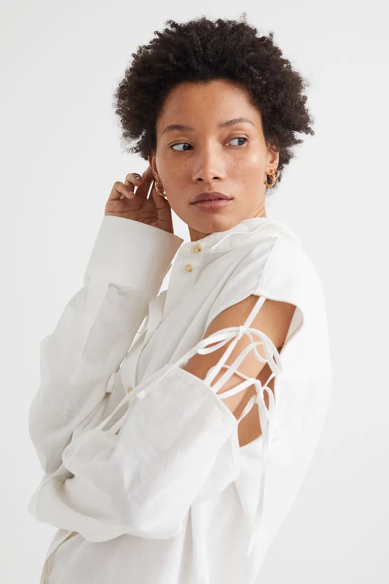 New ArrivalOversized shirt in a woven linen and cotton blend. Collar, buttons at front, and yoke ... | H&M (US + CA)