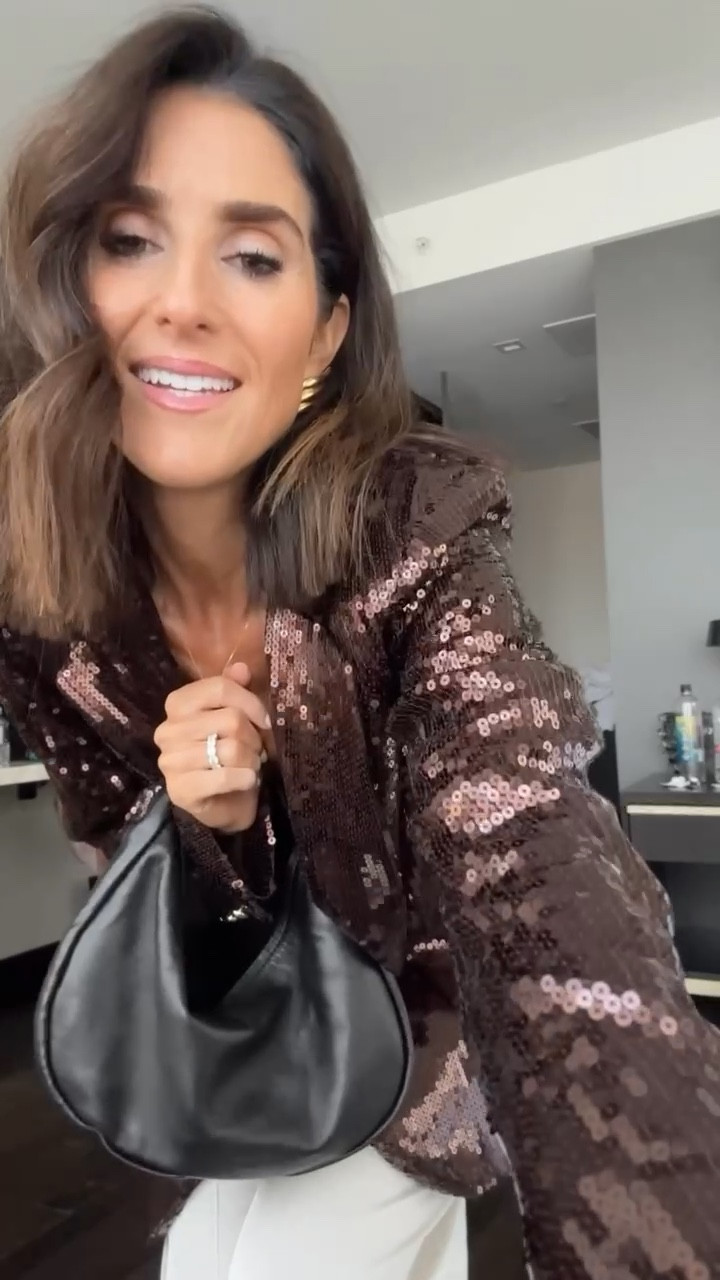 One of the looks I wore for the LTK CON! I'm just shy of 5-7" wearing the size small blazer and 2 trousers #stylinbyaylin #aylin

#LTKStyleTip #LTKParties #LTKVideo