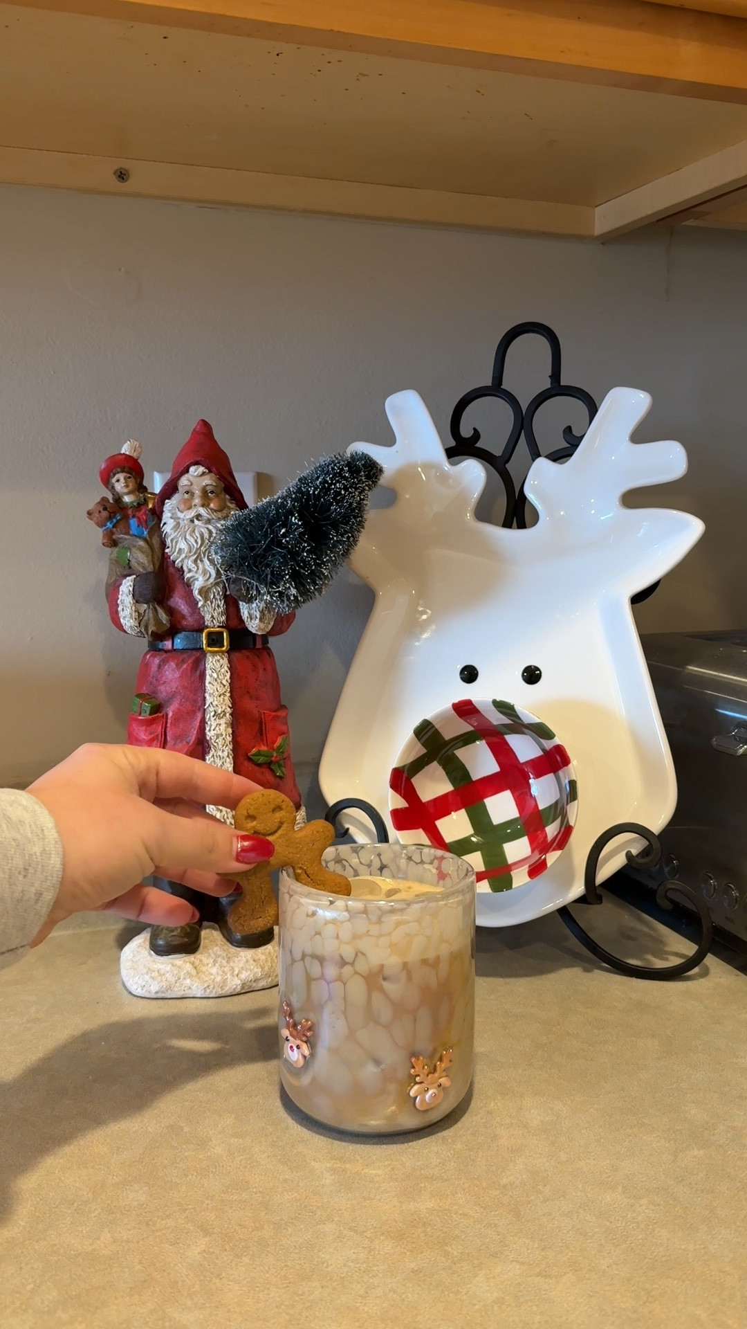 Make my afternoon latte with me!


Latte 
Coffee vlog


#LTKHome #LTKHoliday #LTKmorningroutine