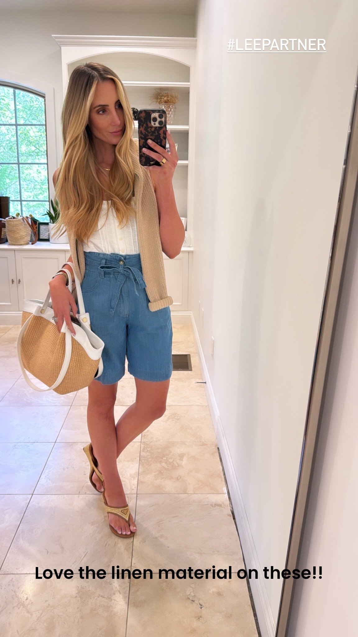 The perfect summer outfit doesn't have to be complicated. This look is simple, classic, and one you'll wear over and over again. @leejeans #LeePartner