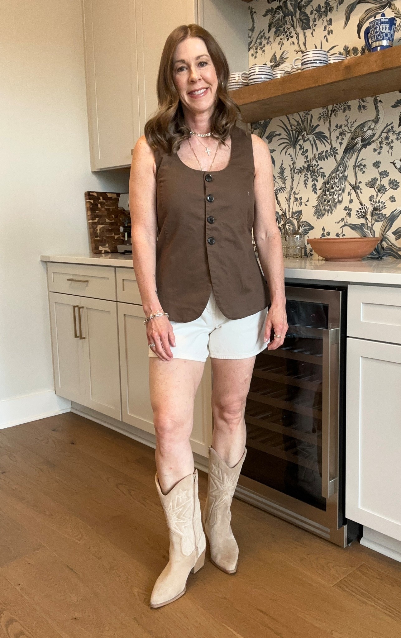 Festival ready with this look! 
Loft vest
Levi’s cinch shorts
Boots are old
#festival
#festivaloutfit #countryconcertoutfit

#LTKFestival